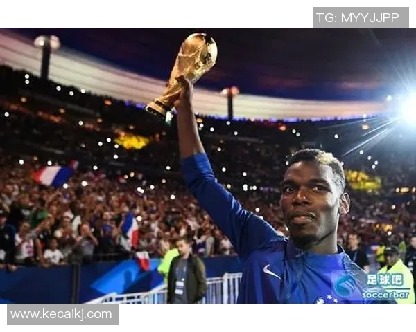 足球明星独特头绳风格展现个性魅力与时尚潮流的完美结合