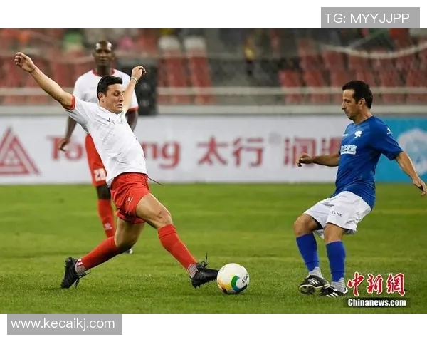 全球足坛风云人物揭秘当今最受欢迎的足球明星与他们的传奇故事